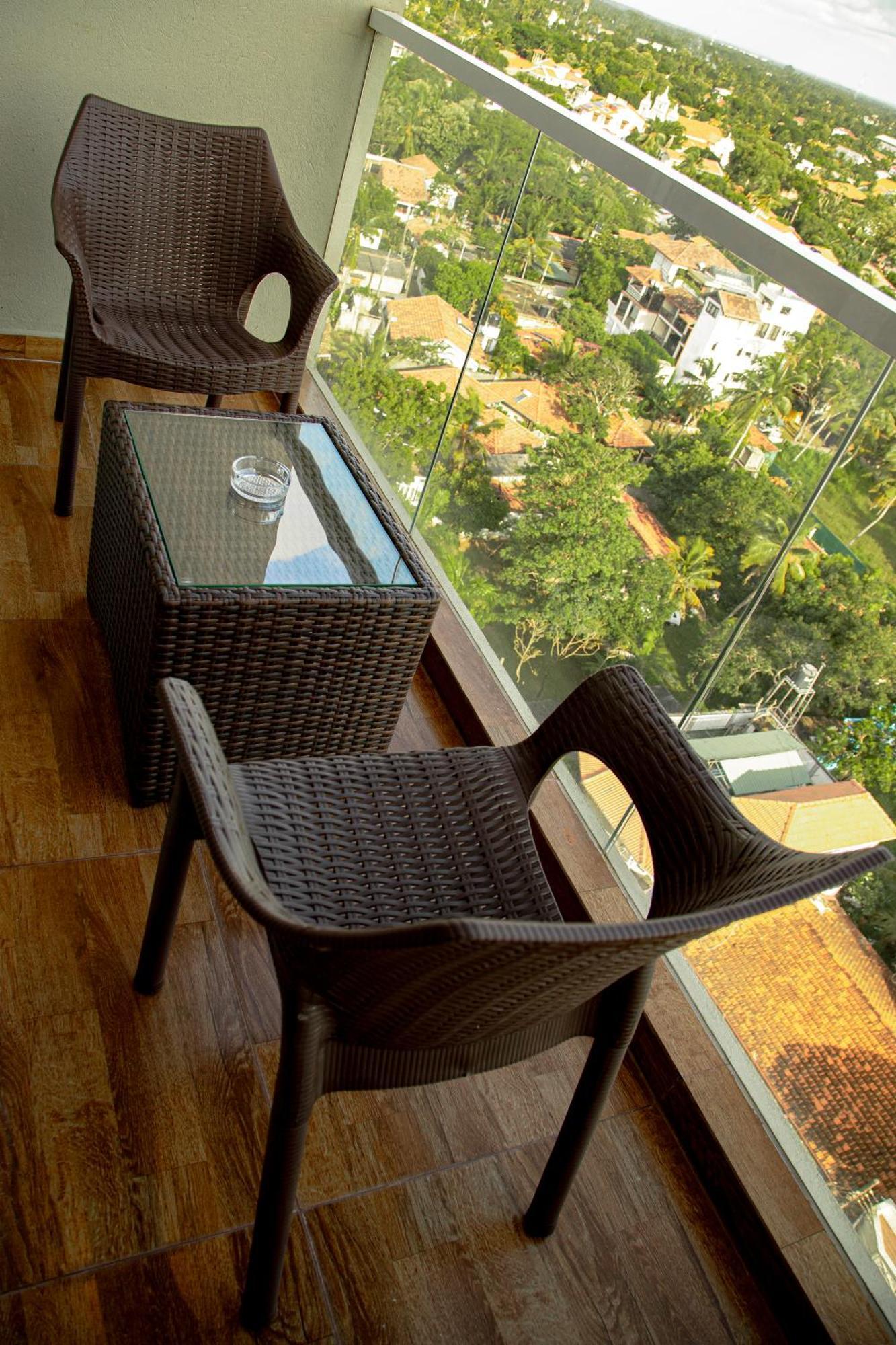 Negombo Ocean Breeze - Bliss On The Beach Luxury Apartments By Serendib Vacation Exterior foto